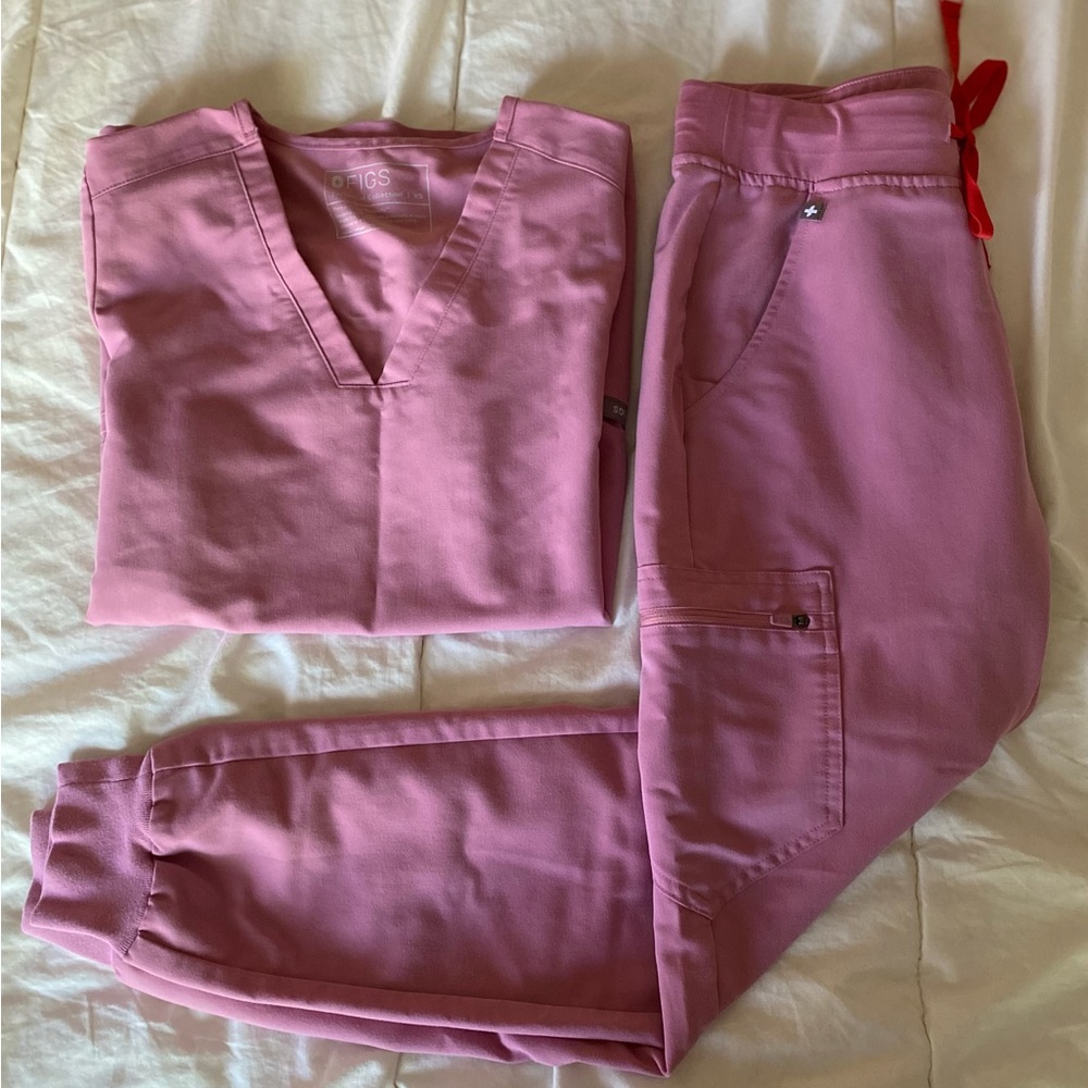 Chalk Pink Three-Pocket Top and jogger Pants